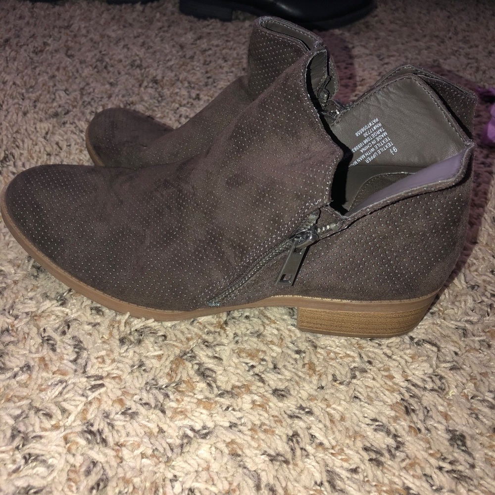 brown ankle cut boots